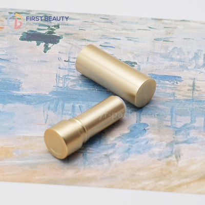 Lippenstiftröhre mit Aluminium und Farbspritzfläche